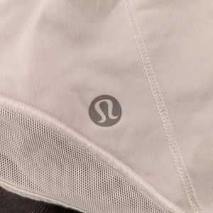 Lululemon athletica white size extra small shorts with side pocket